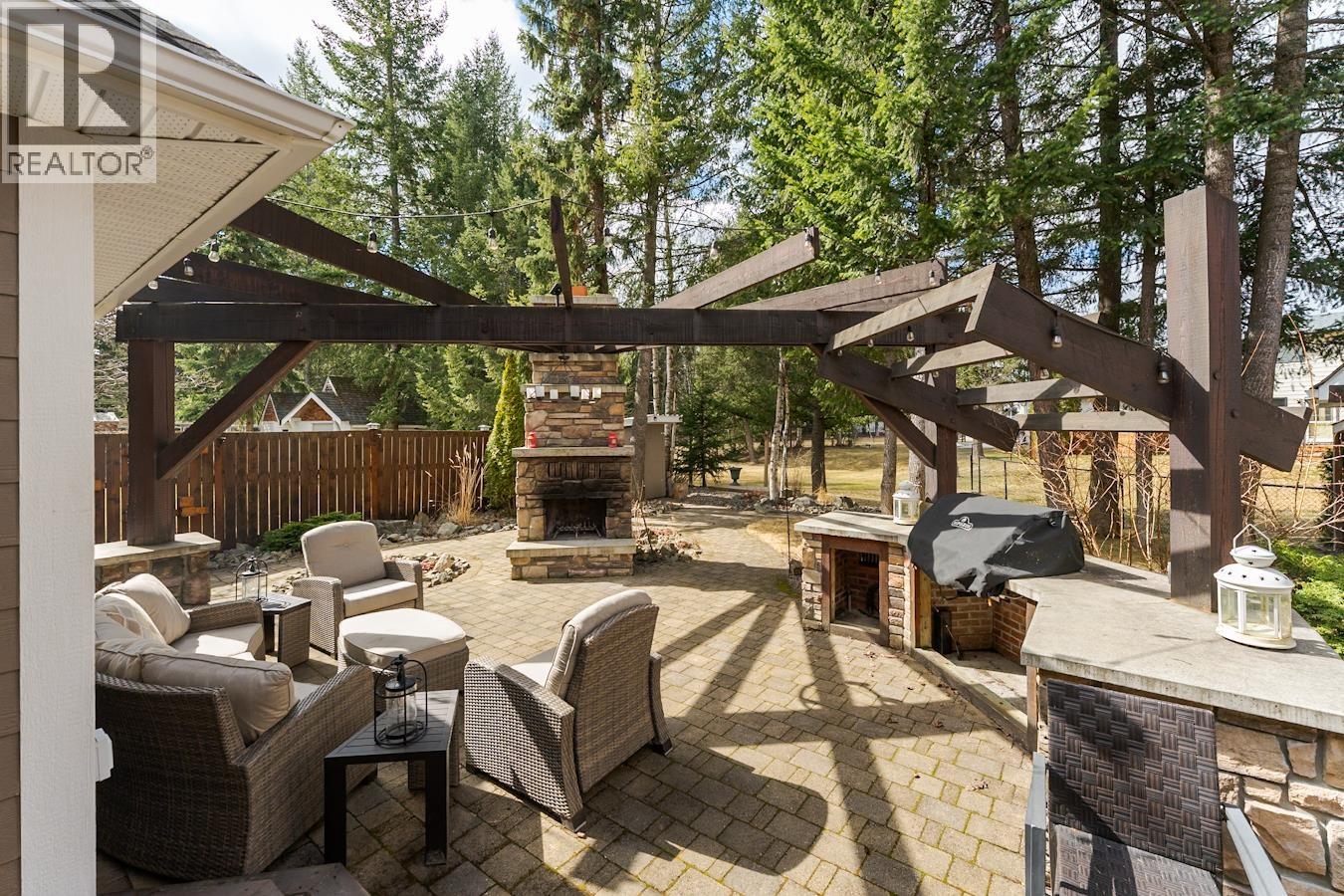 7613 LOEDEL CRESCENT - 32