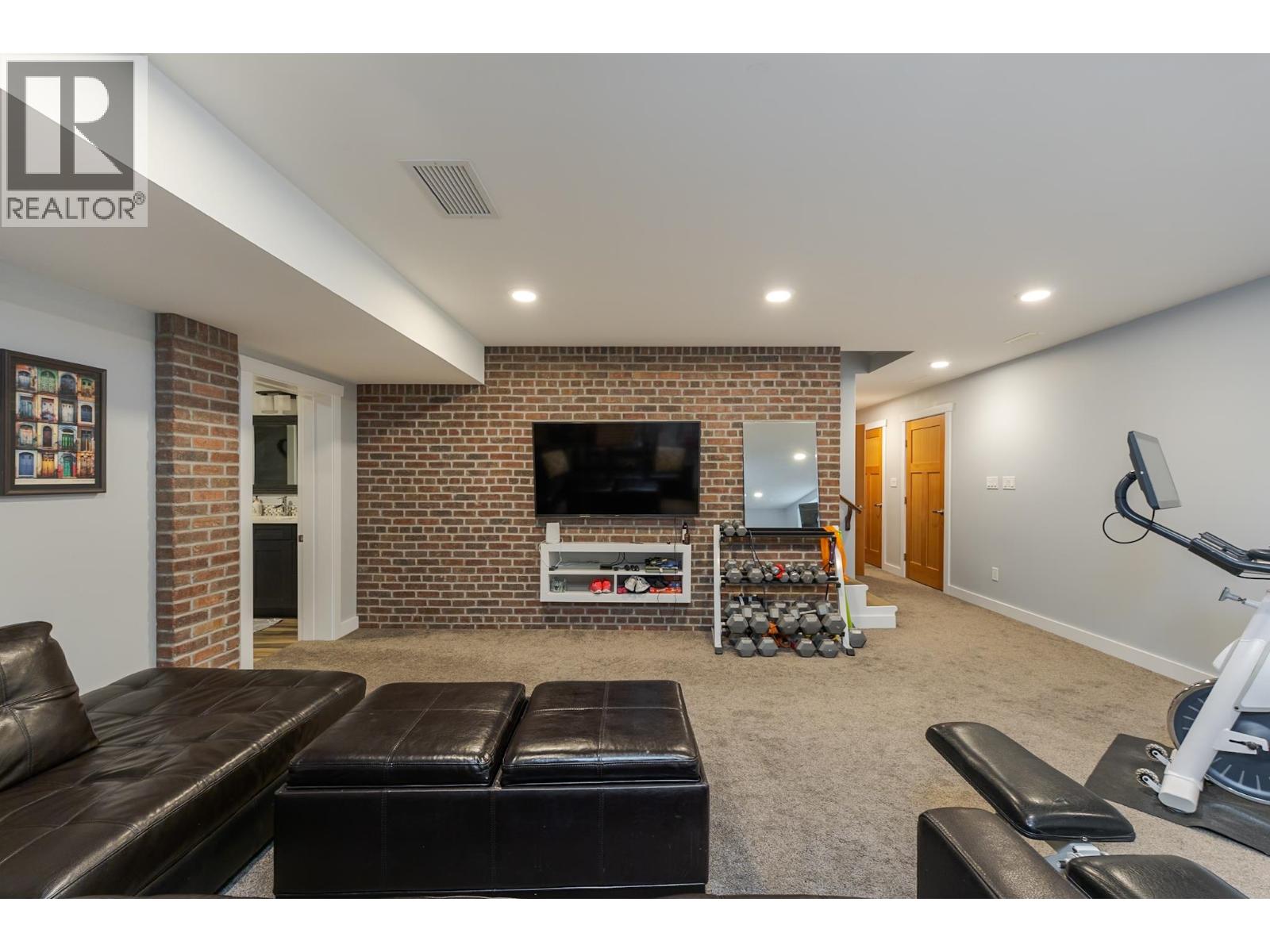 7613 LOEDEL CRESCENT - 28