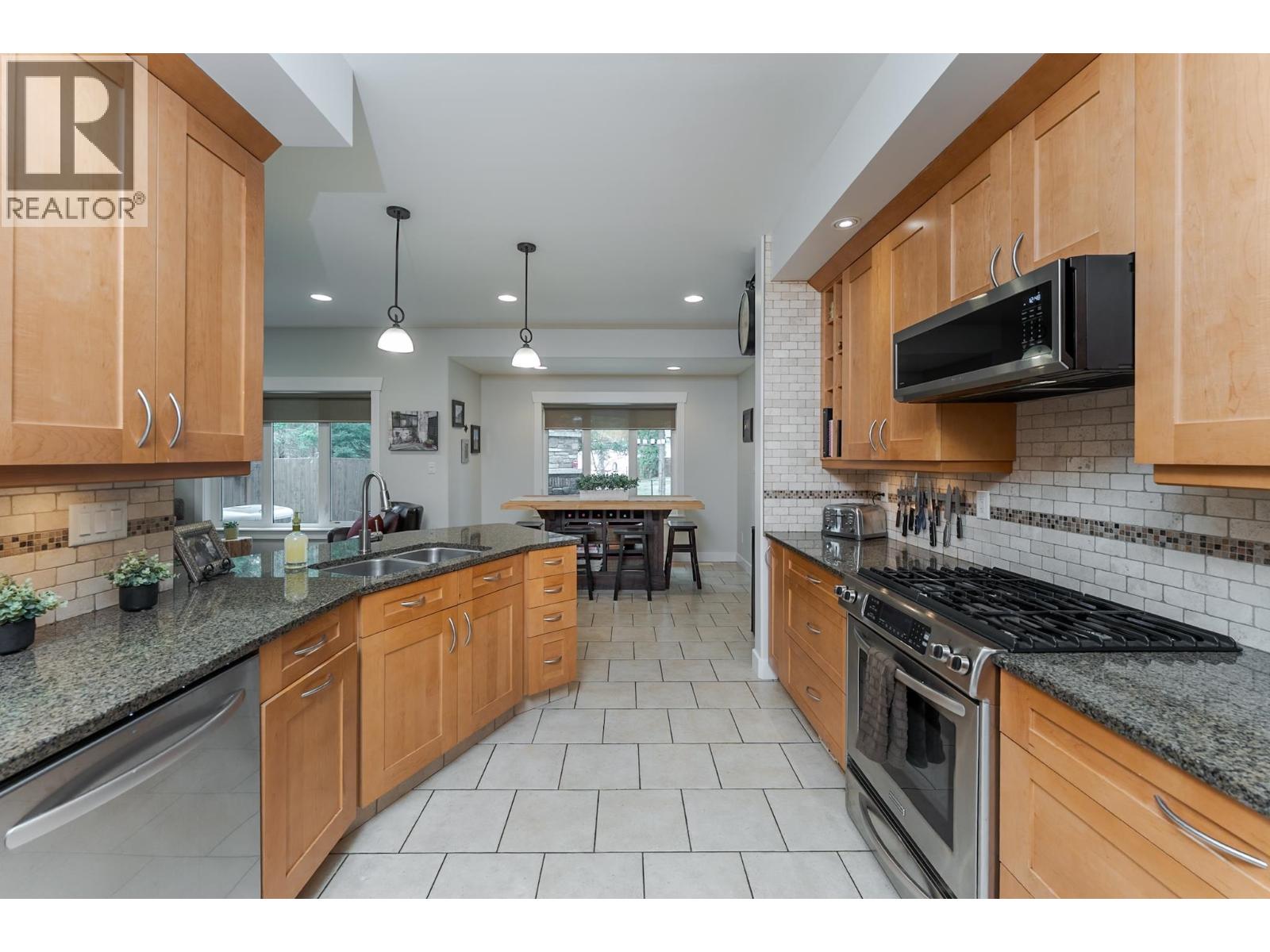 7613 LOEDEL CRESCENT - 9