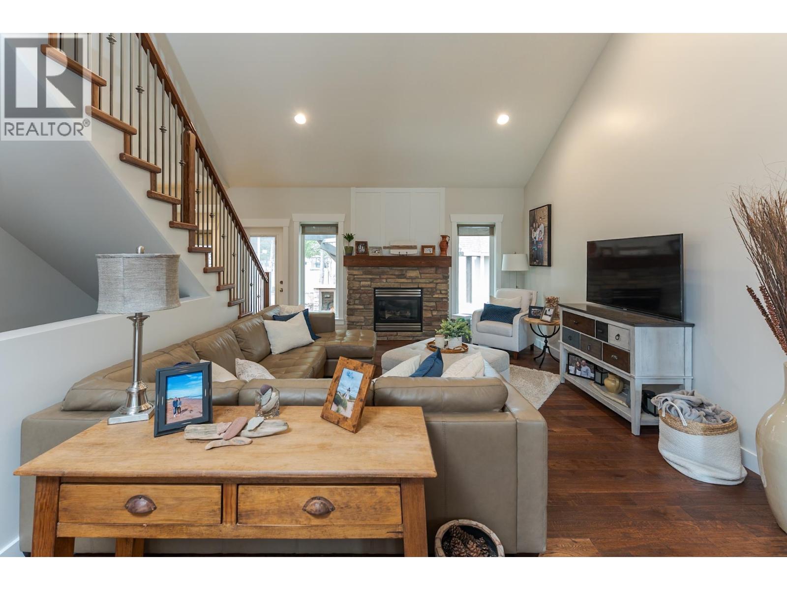 7613 LOEDEL CRESCENT - 5