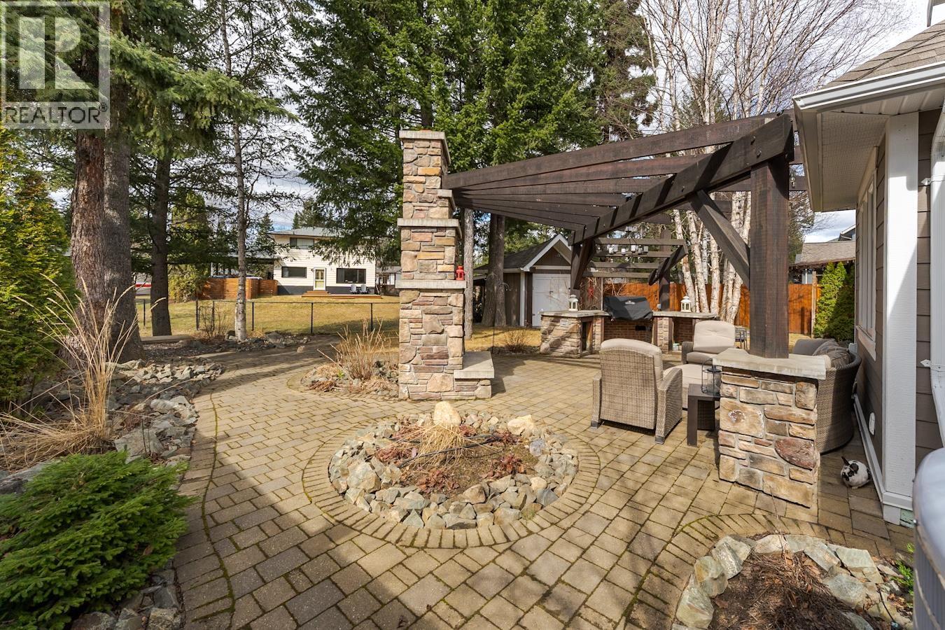 7613 LOEDEL CRESCENT - 34