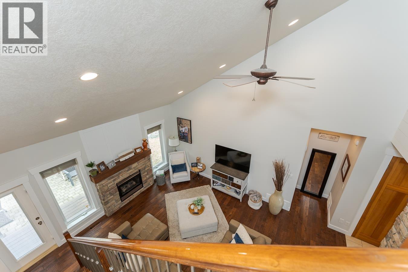 7613 LOEDEL CRESCENT - 21