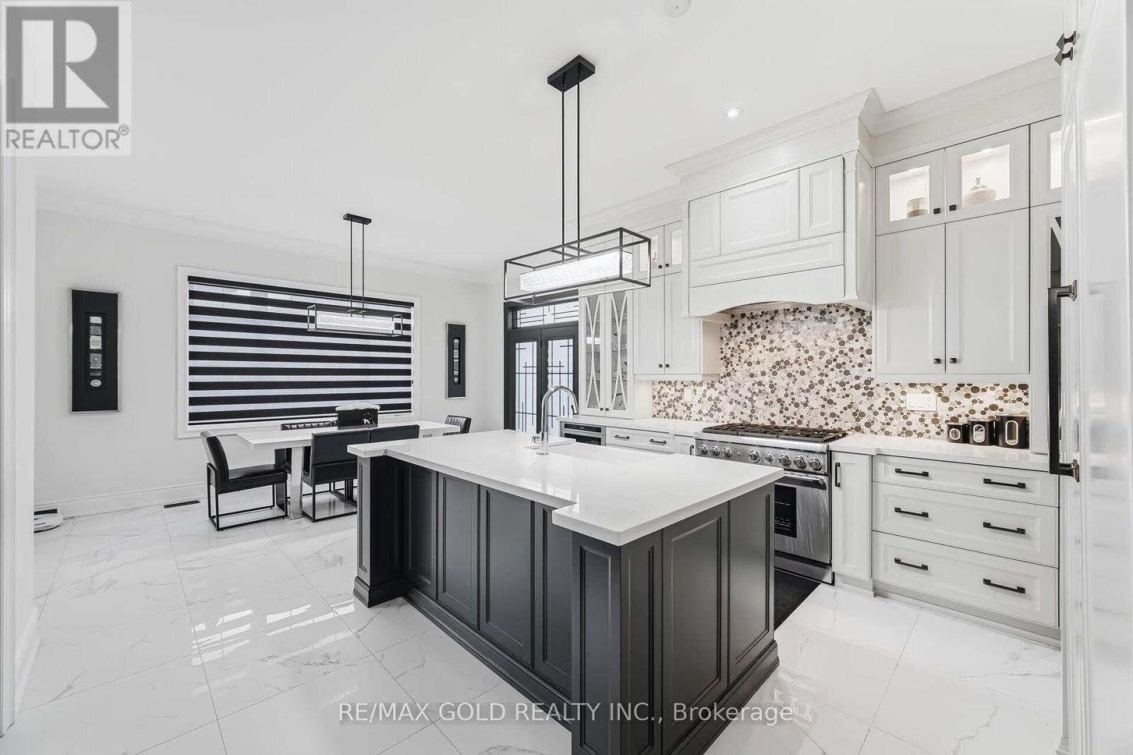 4 SPAIN CRESCENT - 12
