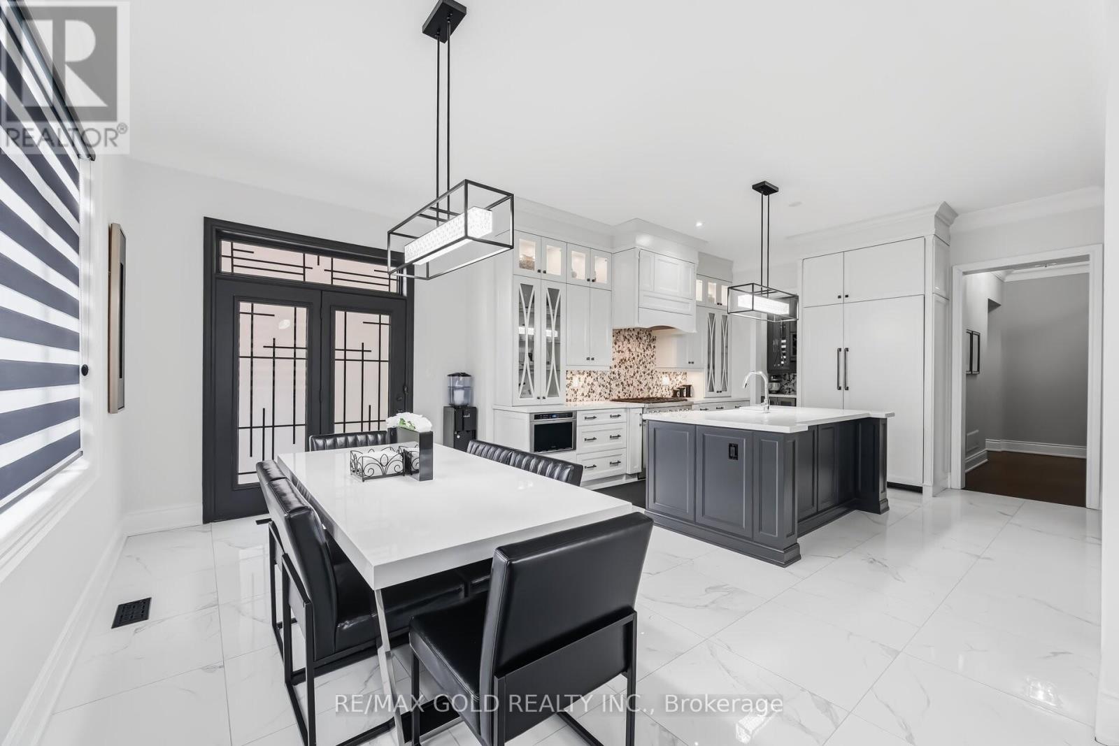 4 SPAIN CRESCENT - 15