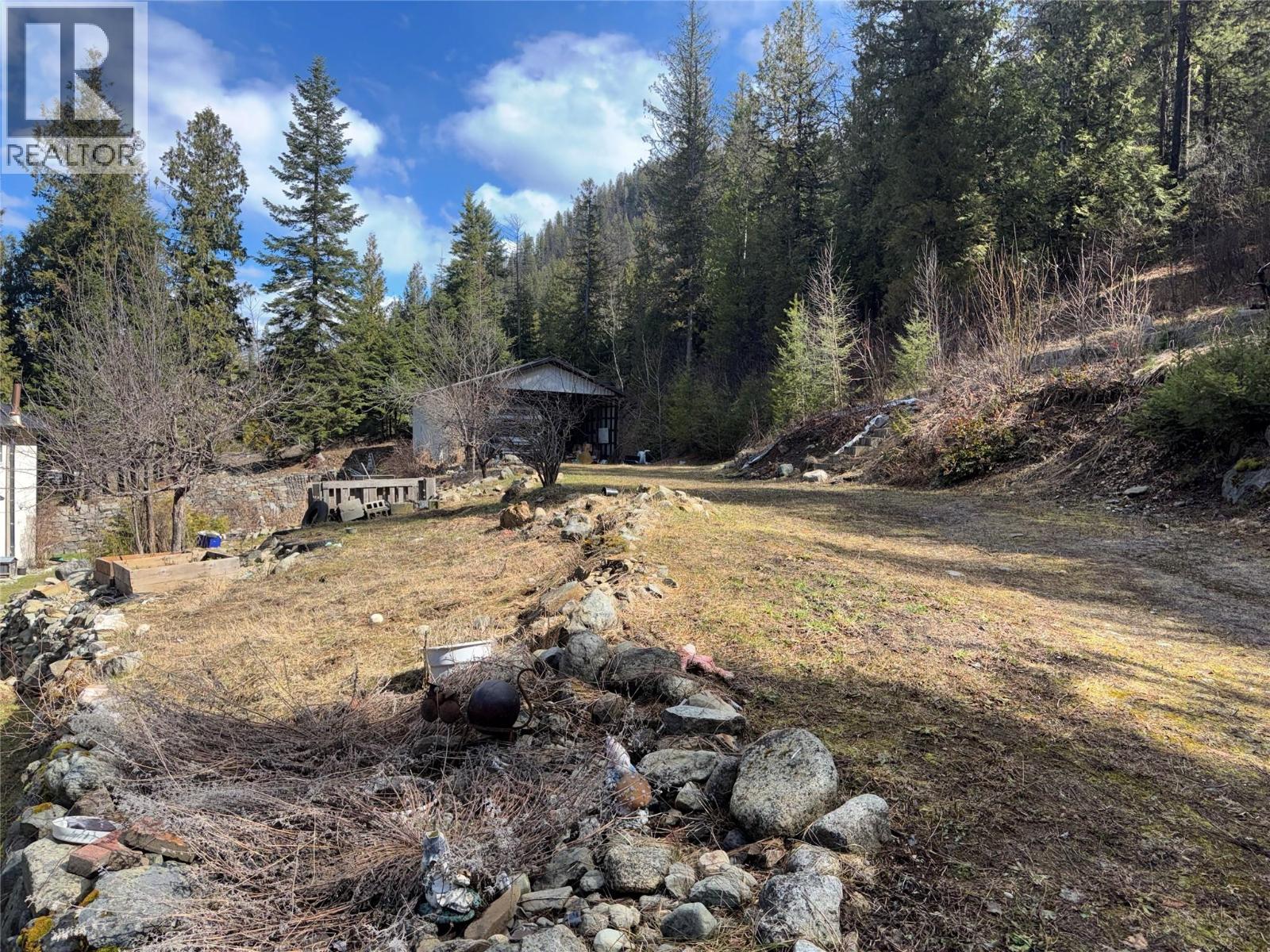 2300 Old Salmo Road - 77