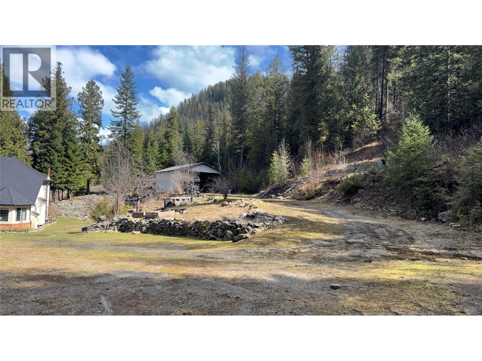 2300 Old Salmo Road - 78