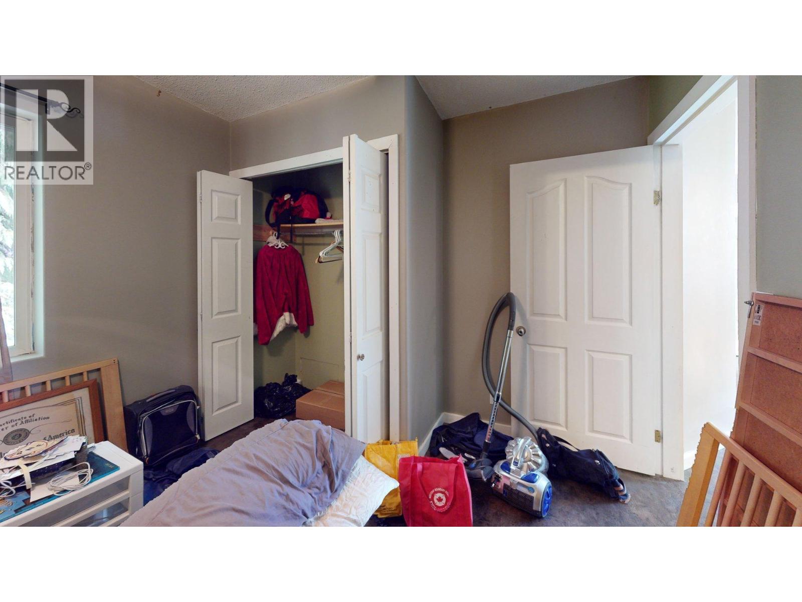 2300 OLD SALMO ROAD - 36