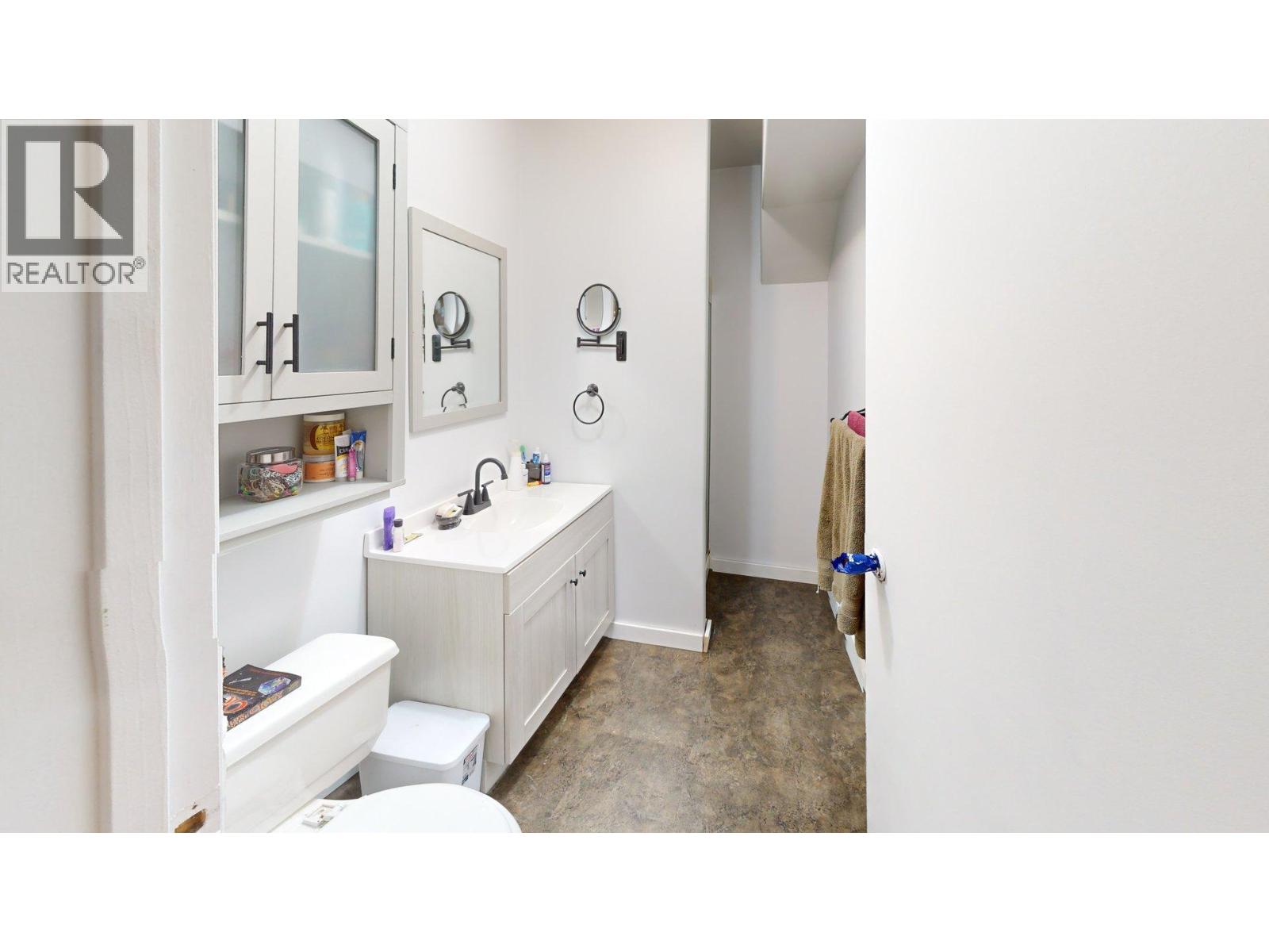 2300 OLD SALMO ROAD - 45