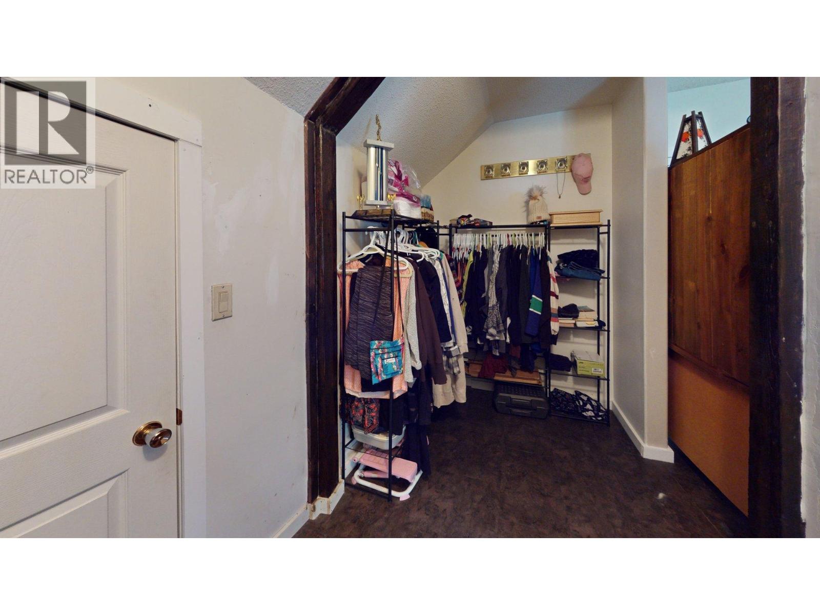 2300 Old Salmo Road - 27