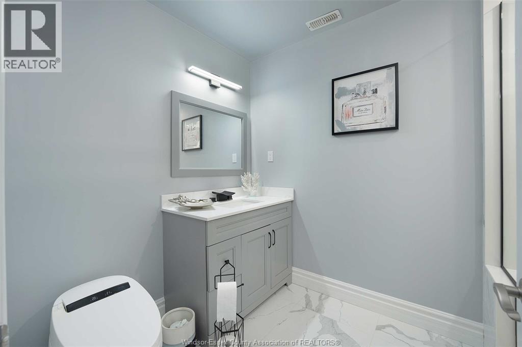 7566 HOWARD AVENUE - 26