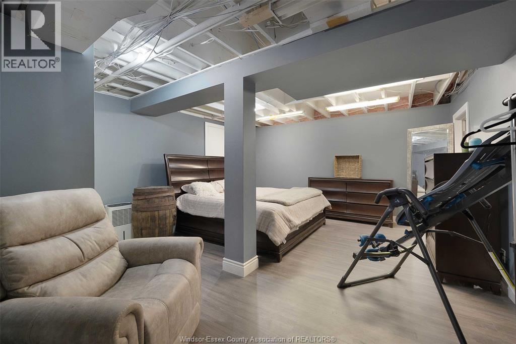7566 HOWARD AVENUE - 30