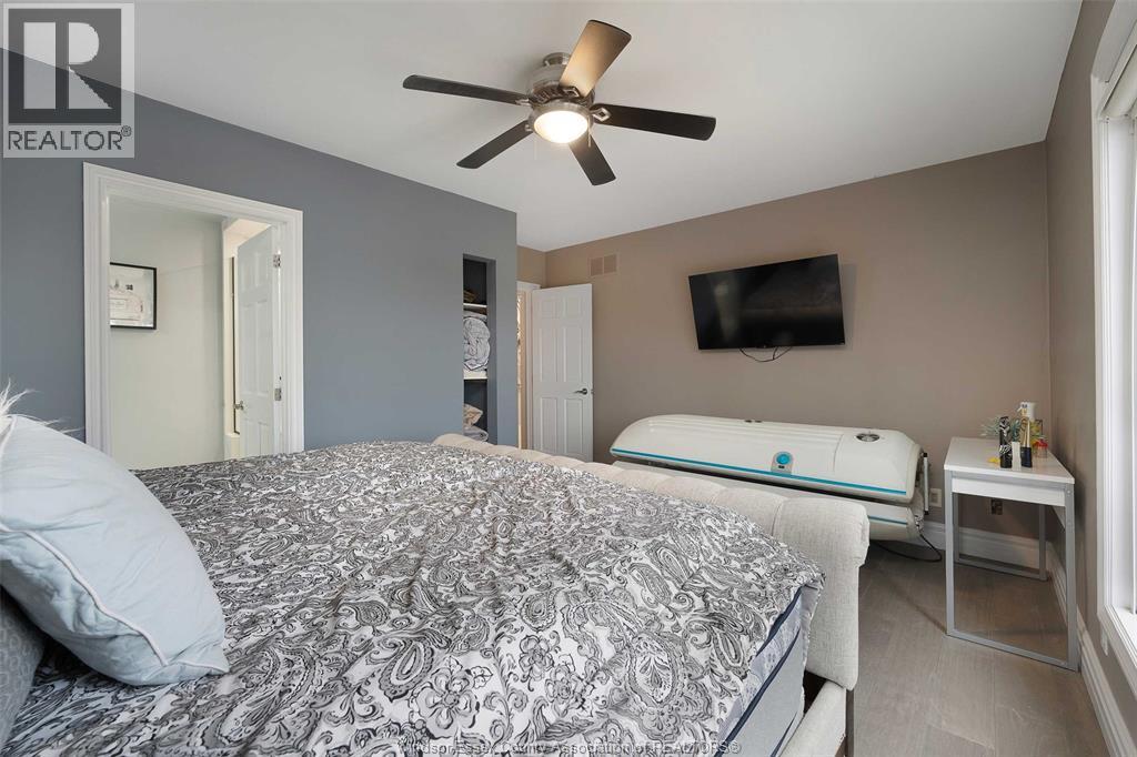7566 HOWARD AVENUE - 27