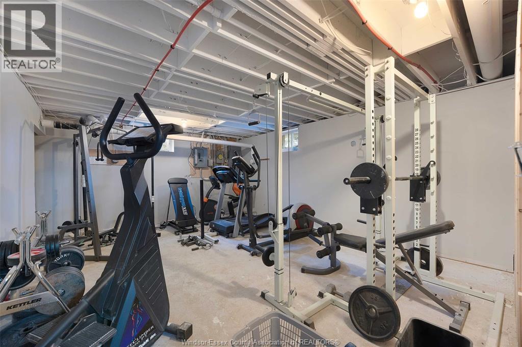 7566 HOWARD AVENUE - 35