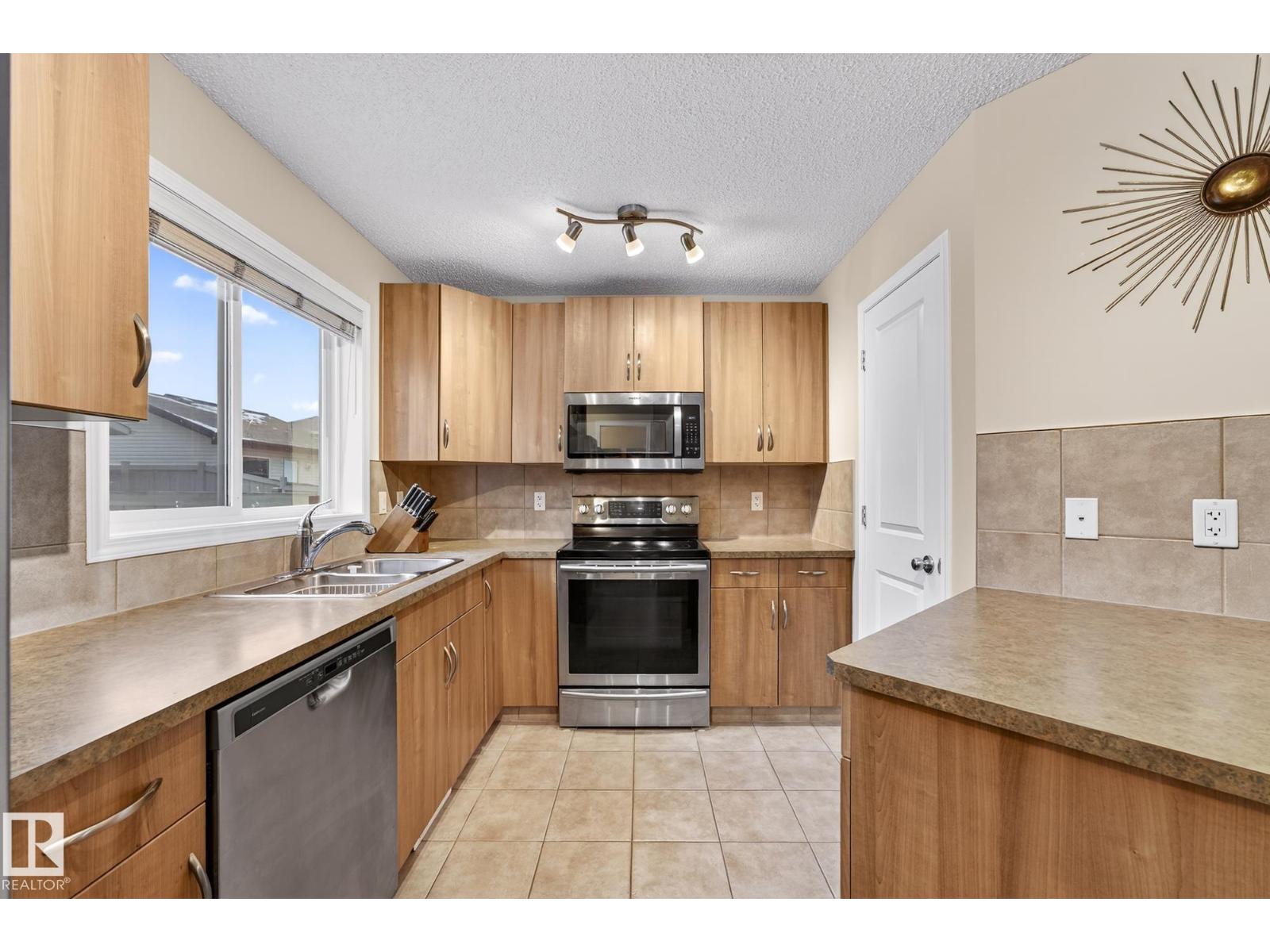 219 60 ST SW, Edmonton