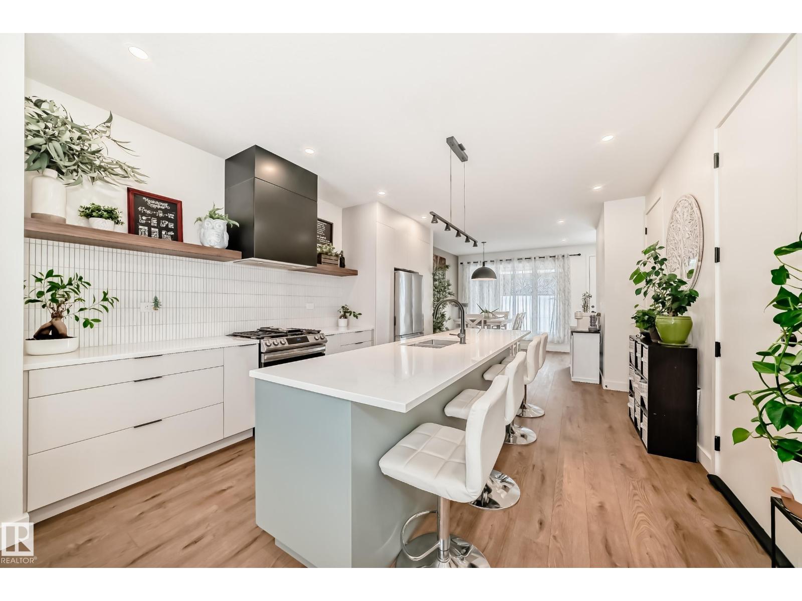 10936 117 ST NW, Edmonton