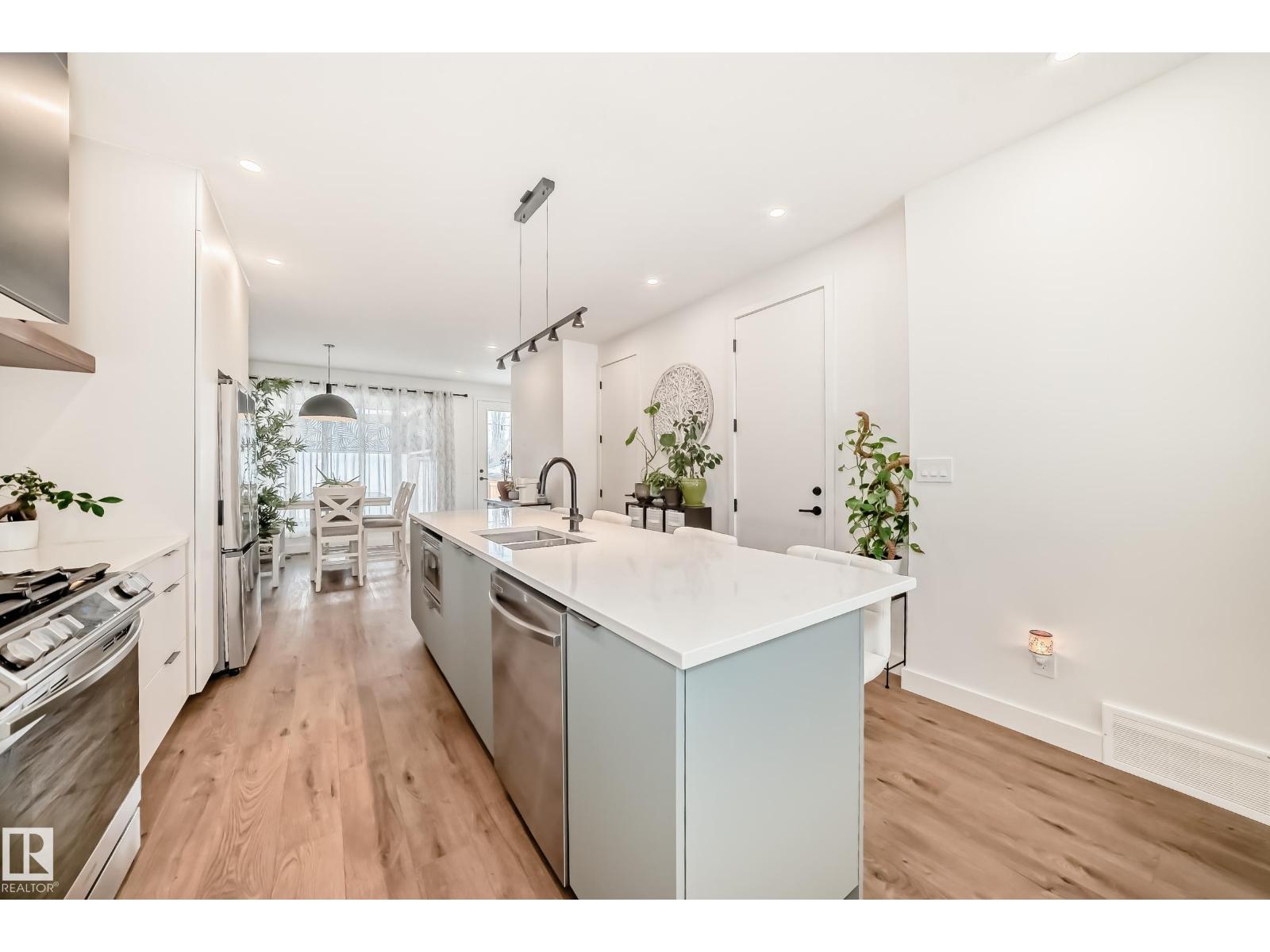 10936 117 ST NW, Edmonton