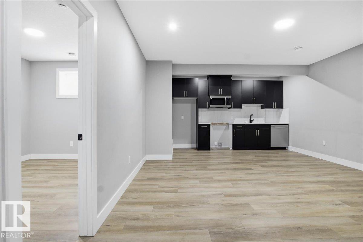 6911 173 AV NW NW - 38