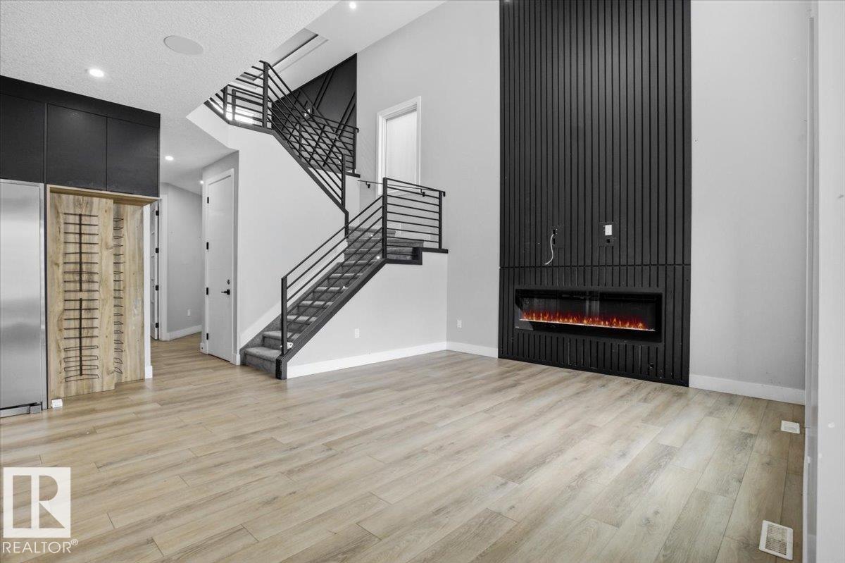6911 173 AV NW NW - 9