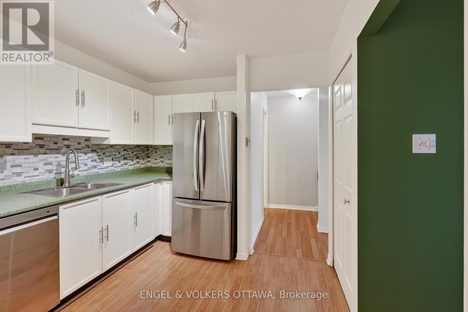 #208 6 TERRACE DRIVE - 10