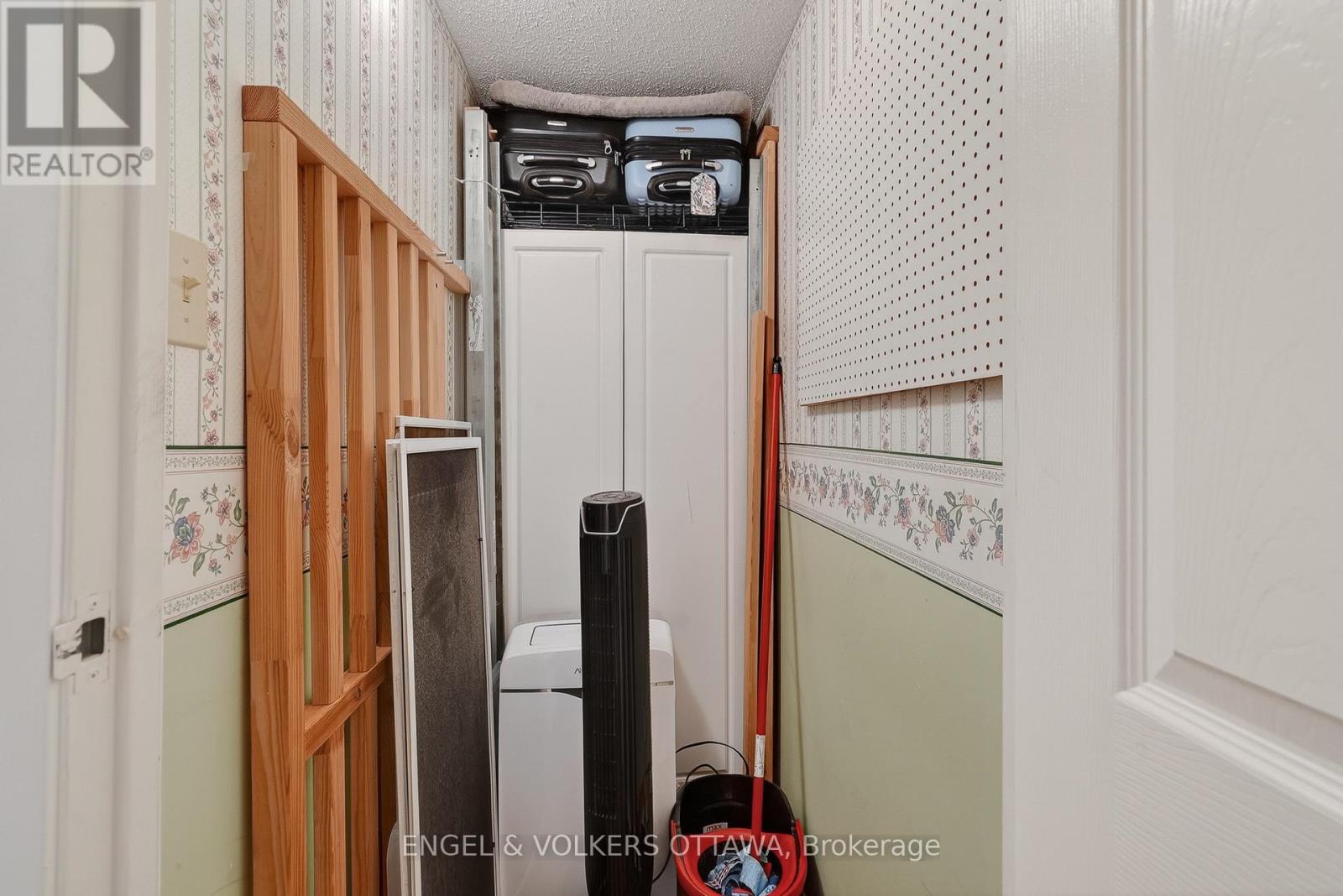 #208 6 TERRACE DRIVE - 22