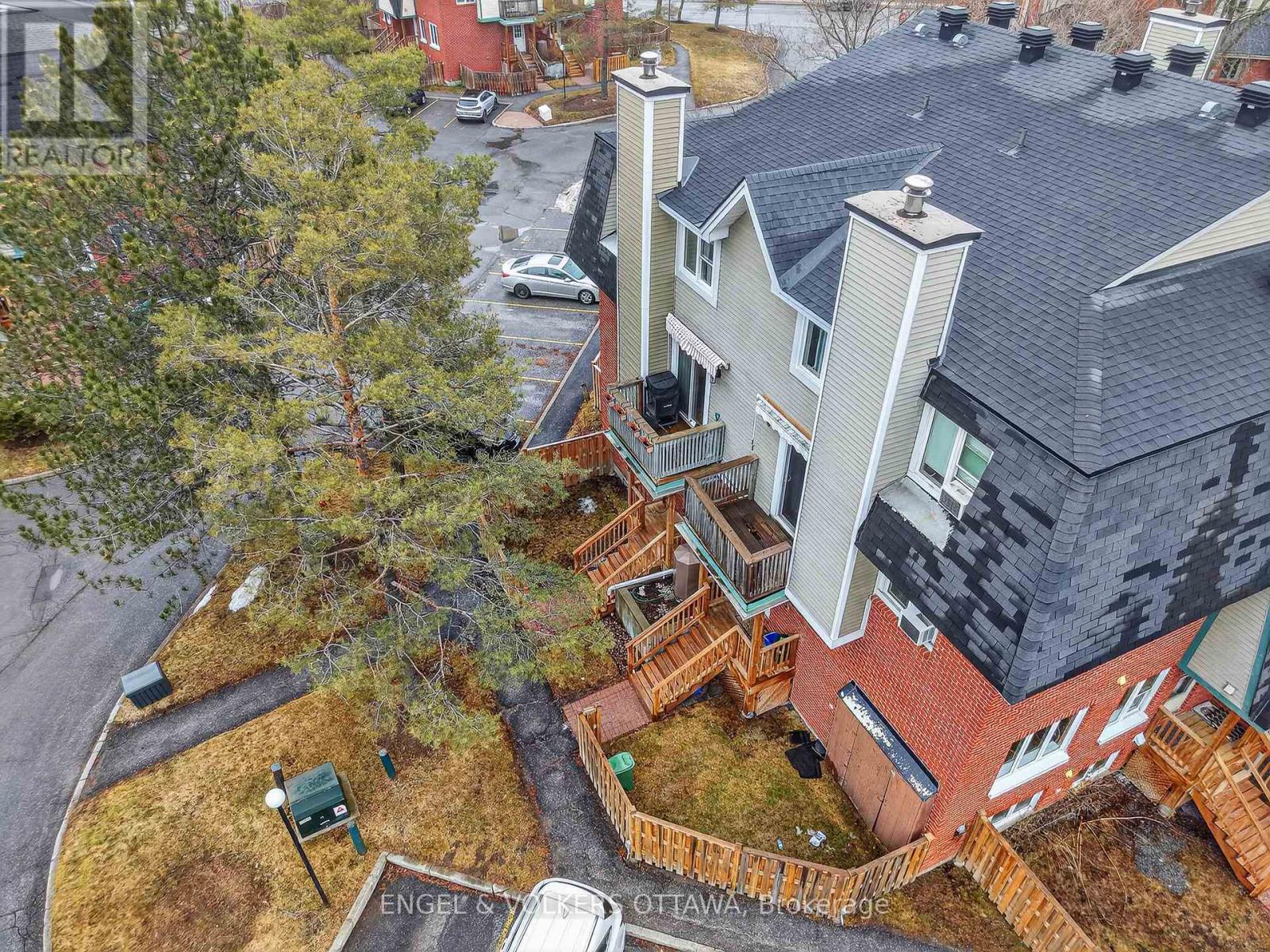#208 6 TERRACE DRIVE - 23
