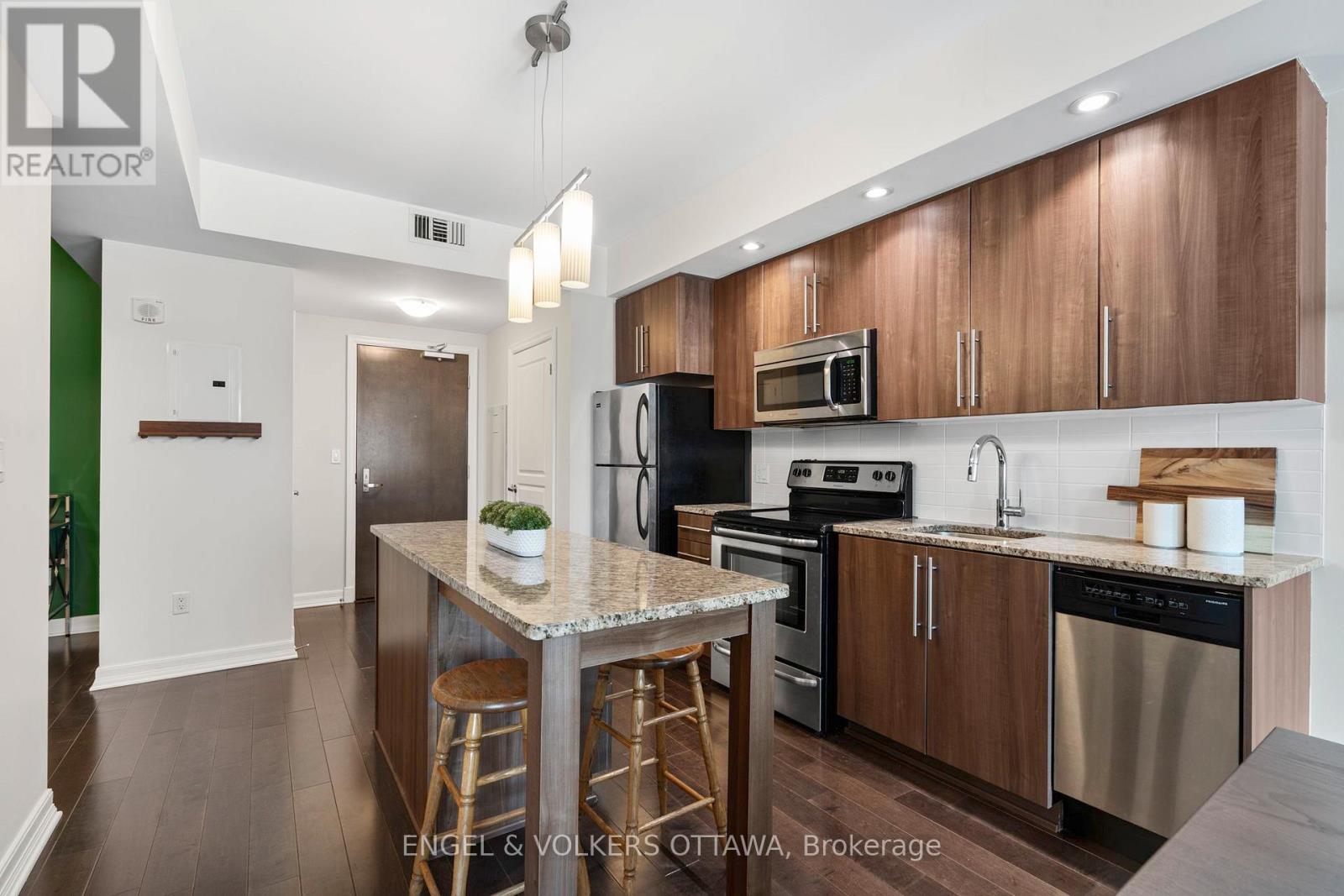 811 - 238 BESSERER STREET — photo 14