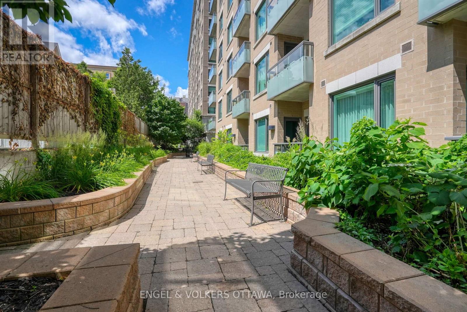 811 - 238 BESSERER STREET — photo 31