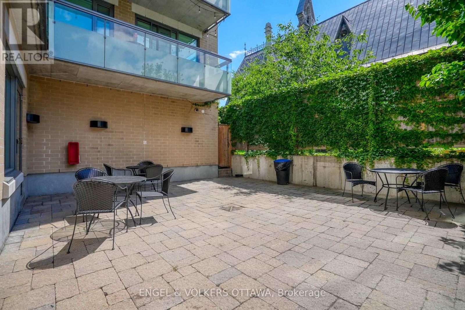 811 - 238 BESSERER STREET — photo 32