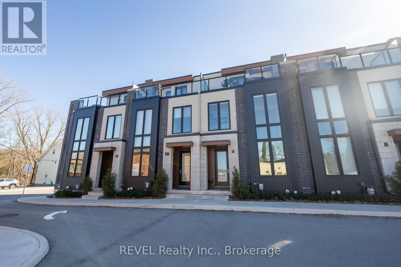 10 - 1397 YORK ROAD