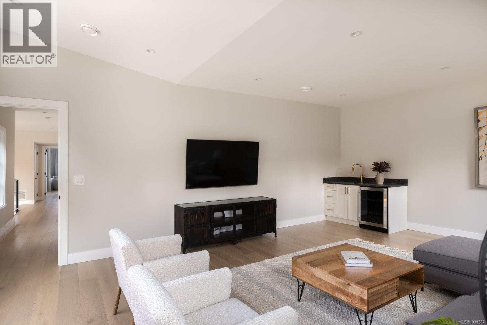 8213 Lochside Dr - 41