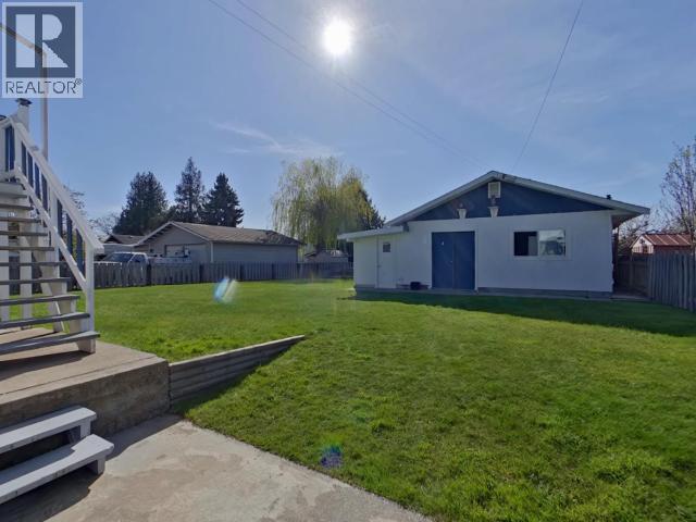 3845 QUADRA AVE - 32