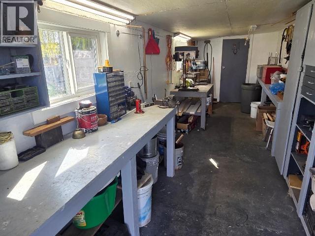 3845 QUADRA AVE - 34