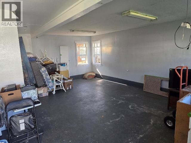 3845 QUADRA AVE - 35