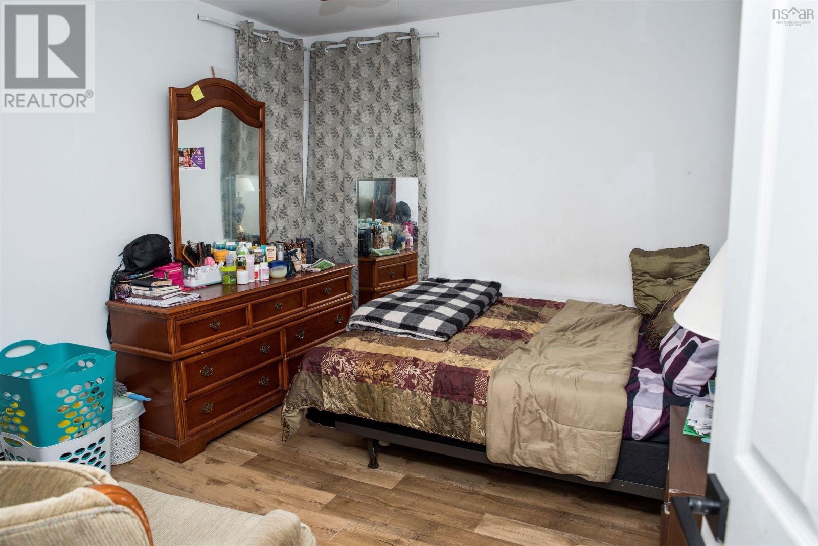 Property 26 of 33 of 12 LYNCH