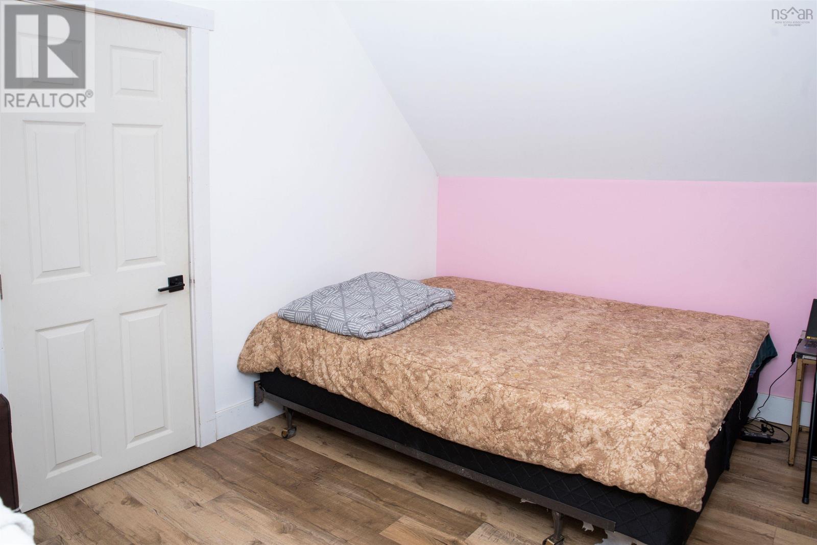 Property 25 of 33 of 12 LYNCH