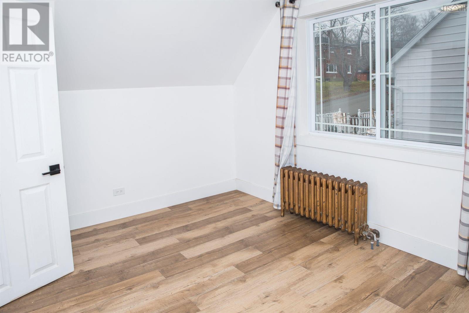 Property 18 of 33 of 12 LYNCH