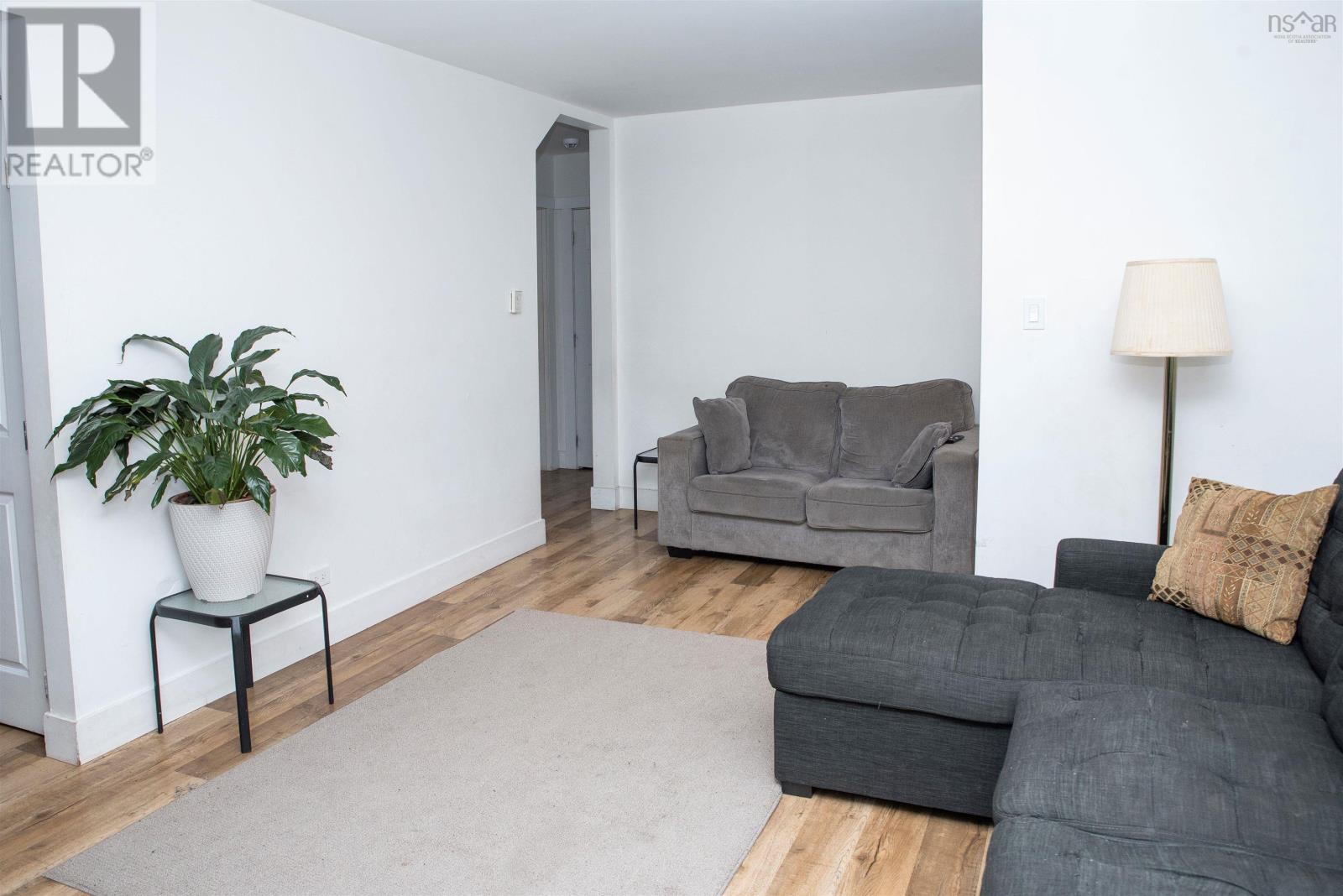 Property 12 of 33 of 12 LYNCH