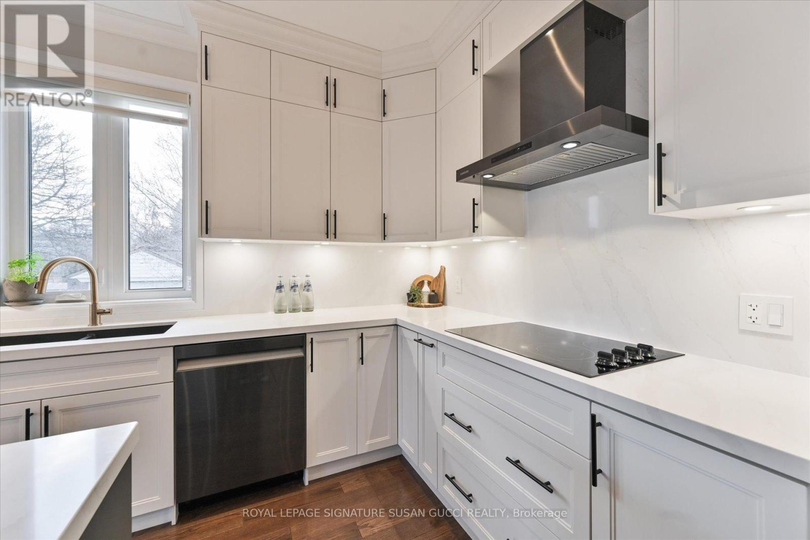 811 COSBURN AVENUE - 10