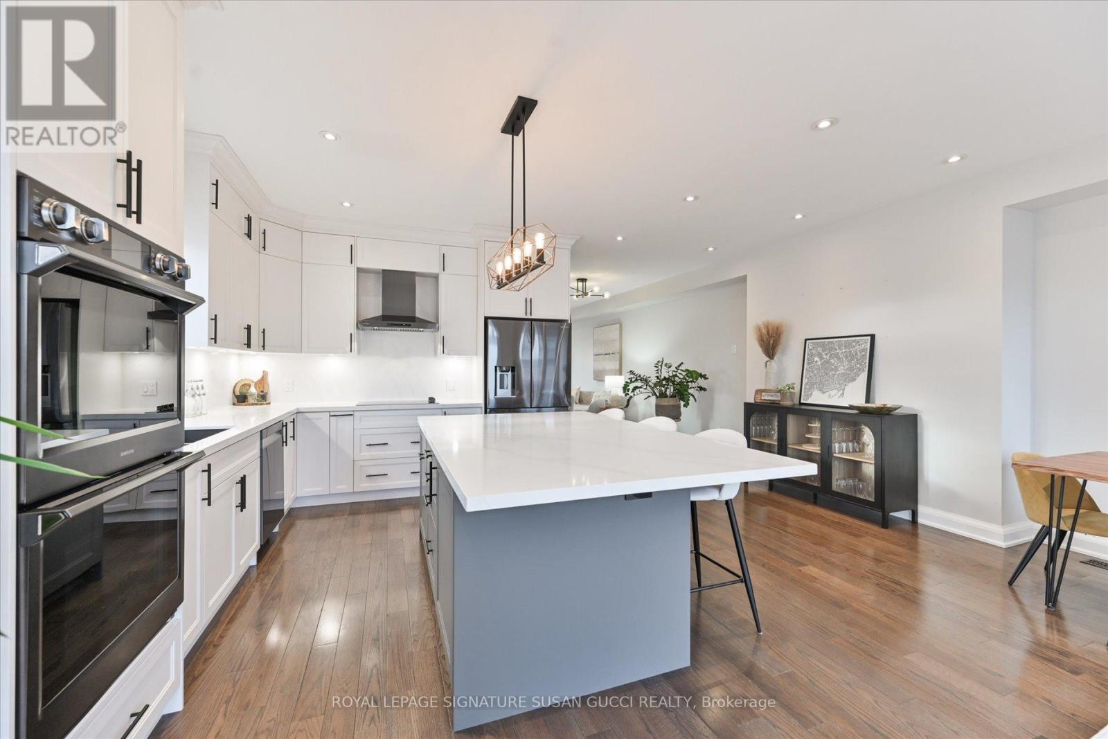 811 COSBURN AVENUE - 13