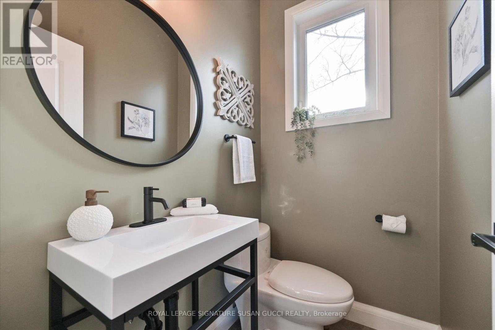 811 COSBURN AVENUE - 21