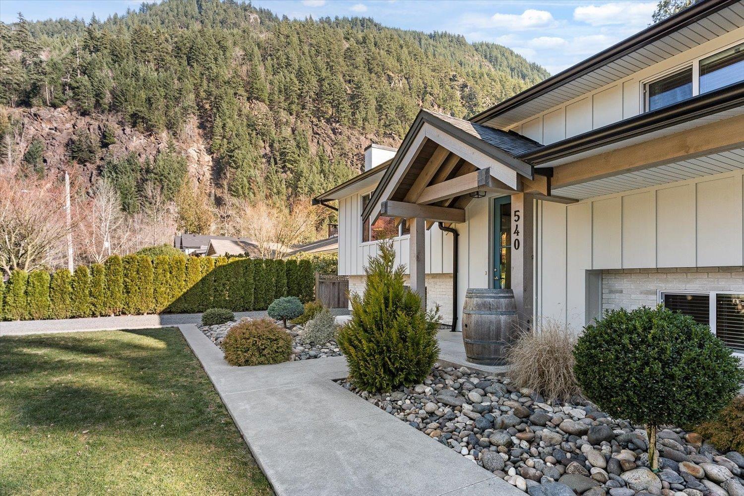 540 NAISMITH AVENUE, Harrison Hot Springs, Harrison Hot Springs
