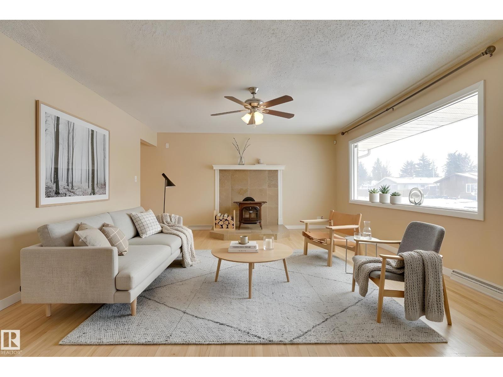 15914 92A AV NW, Edmonton