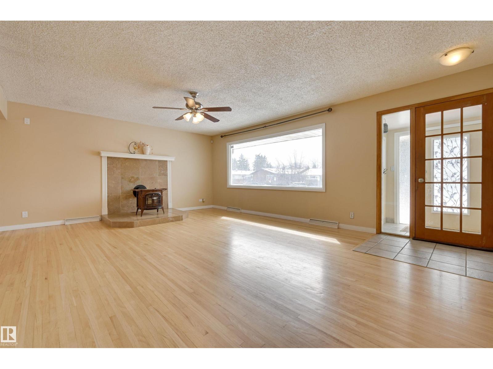 15914 92A AV NW, Edmonton