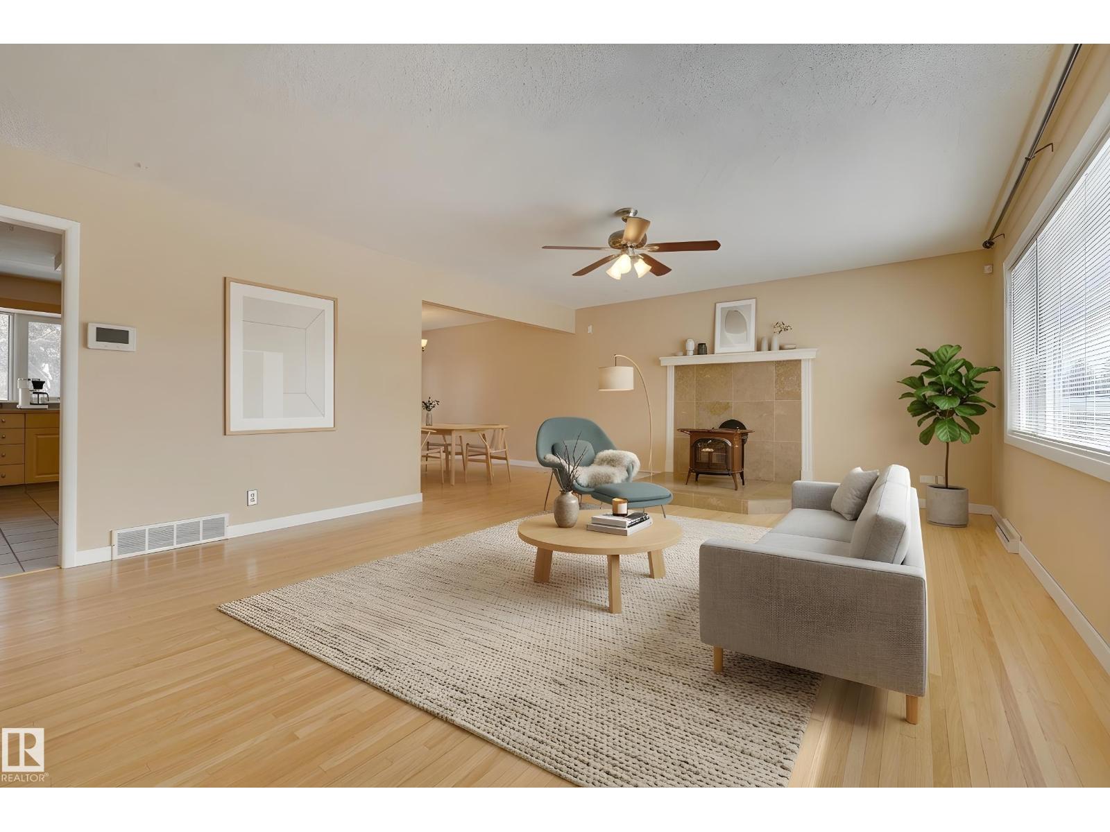 15914 92A AV NW, Edmonton