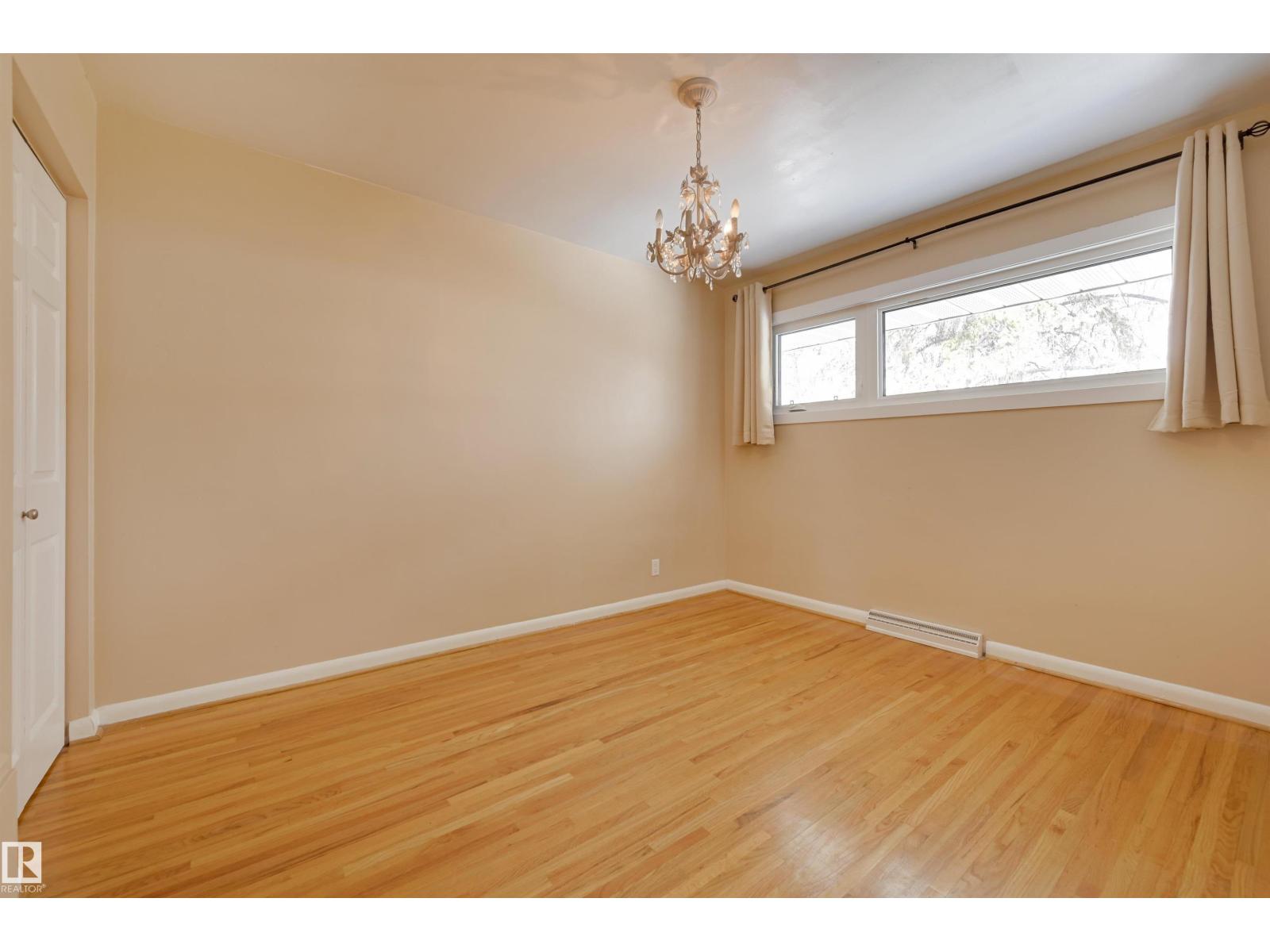 15914 92A AV NW, Edmonton