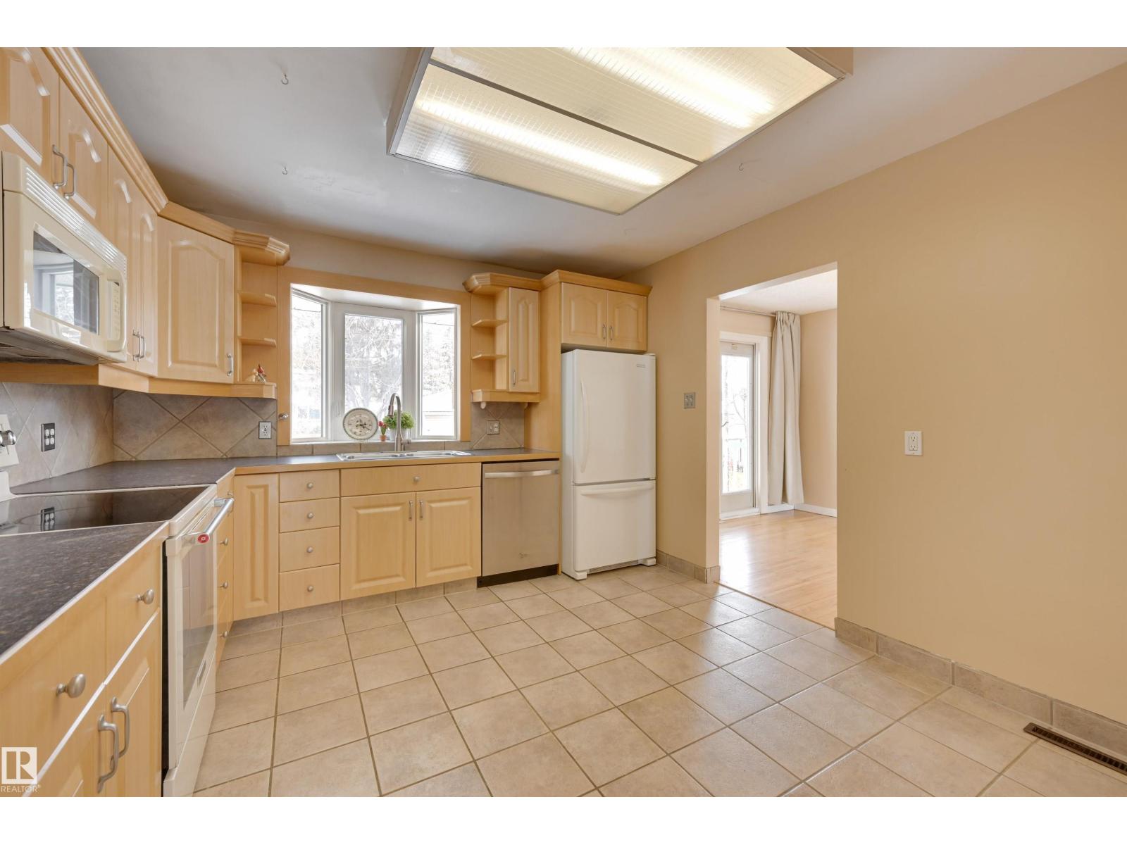 15914 92A AV NW, Edmonton