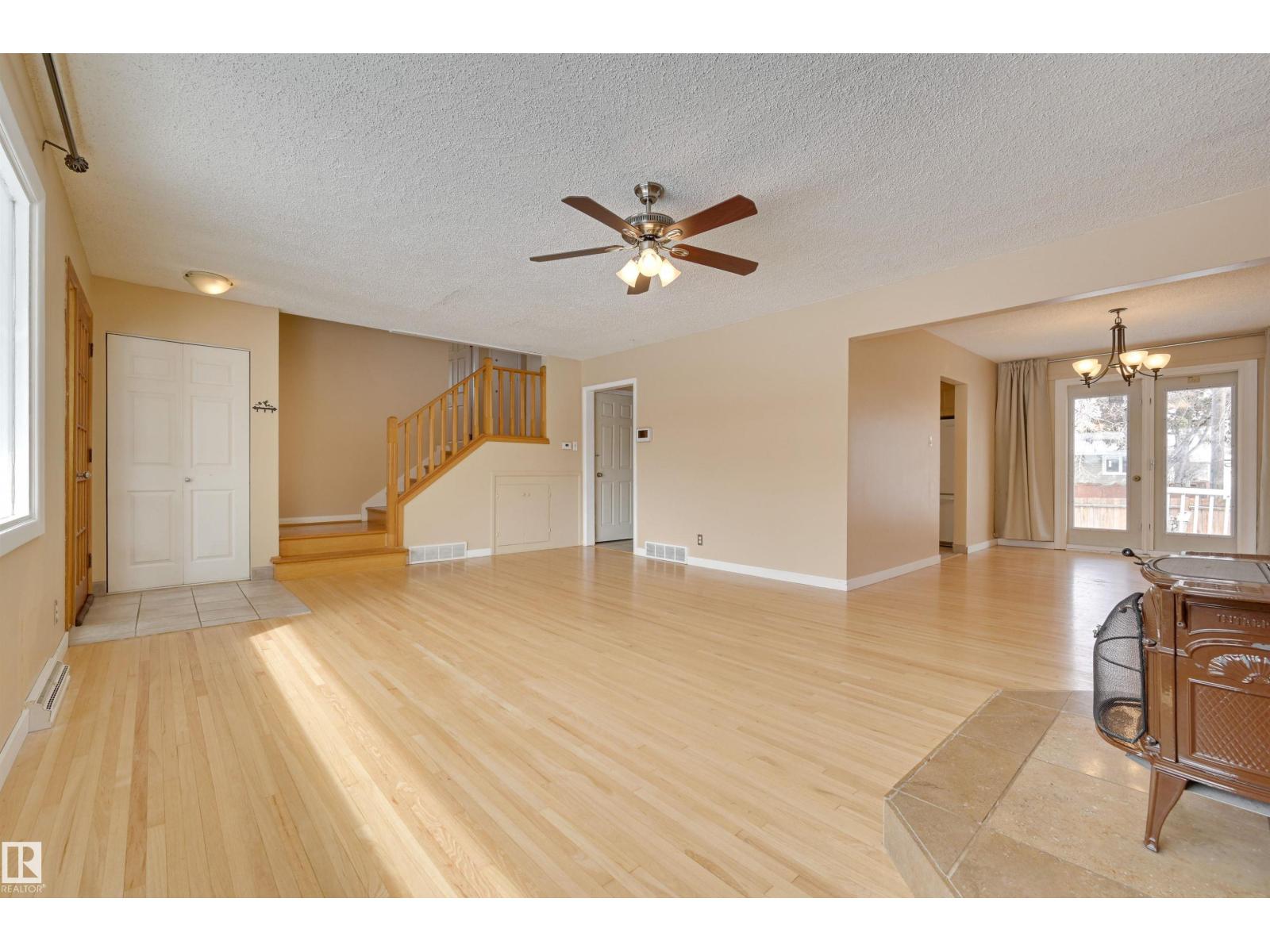 15914 92A AV NW, Edmonton