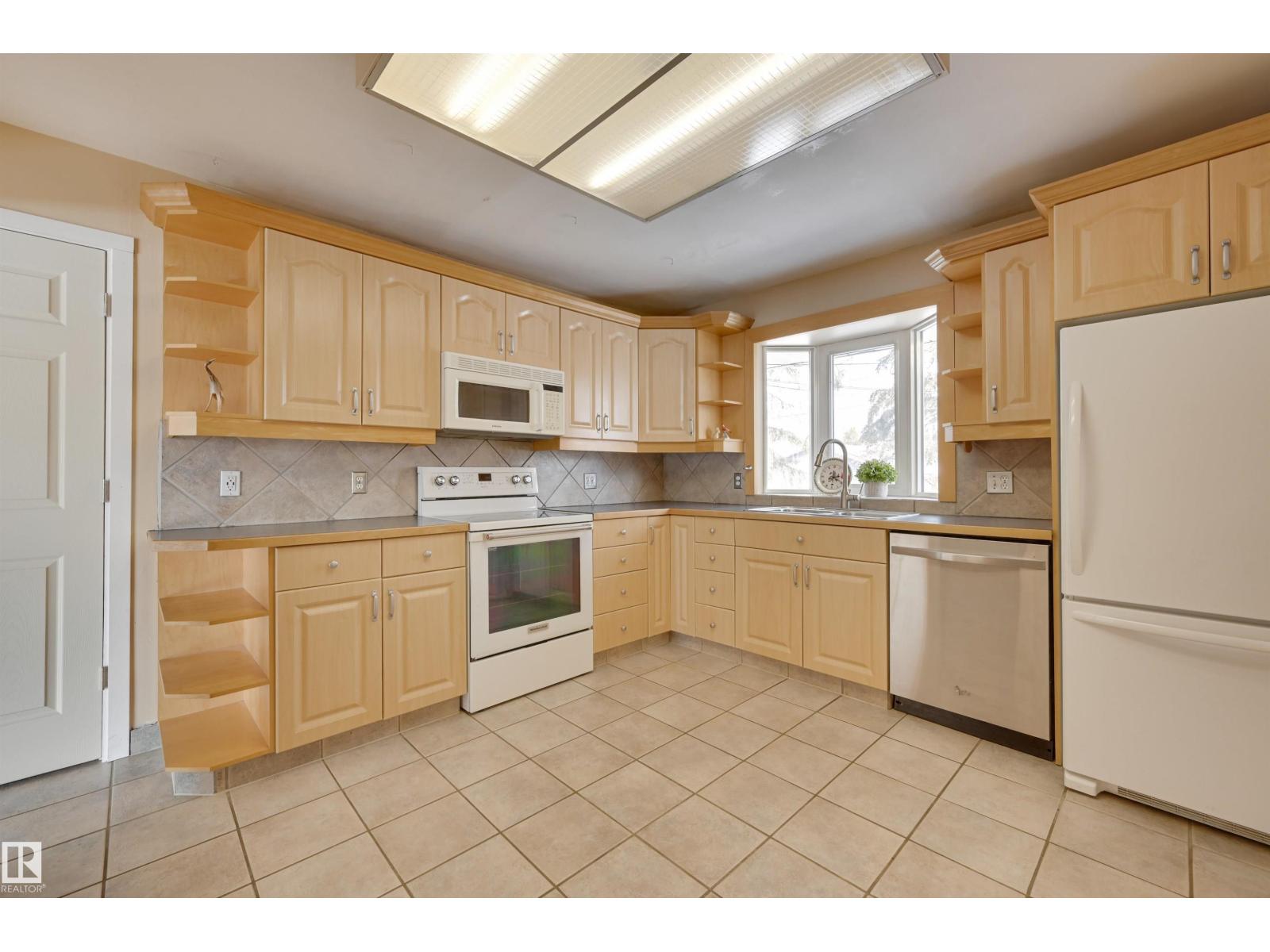 15914 92A AV NW, Edmonton