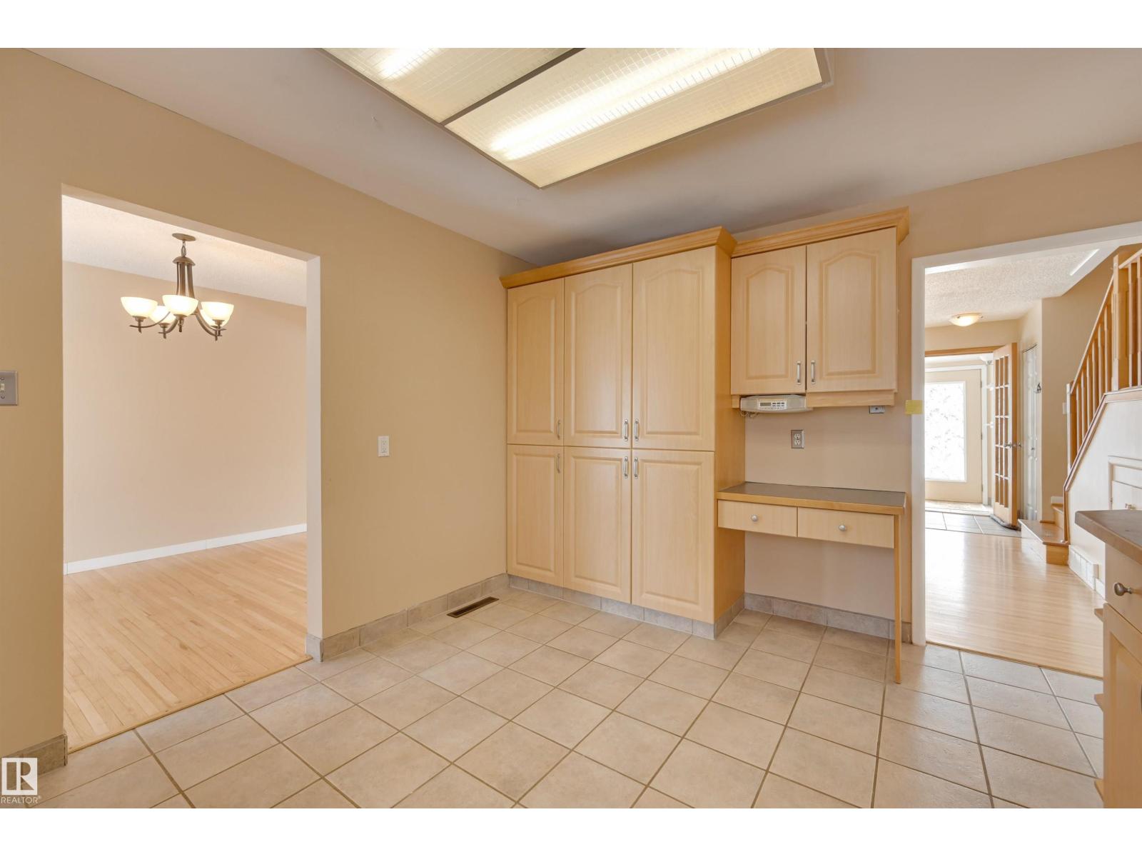 15914 92A AV NW, Edmonton