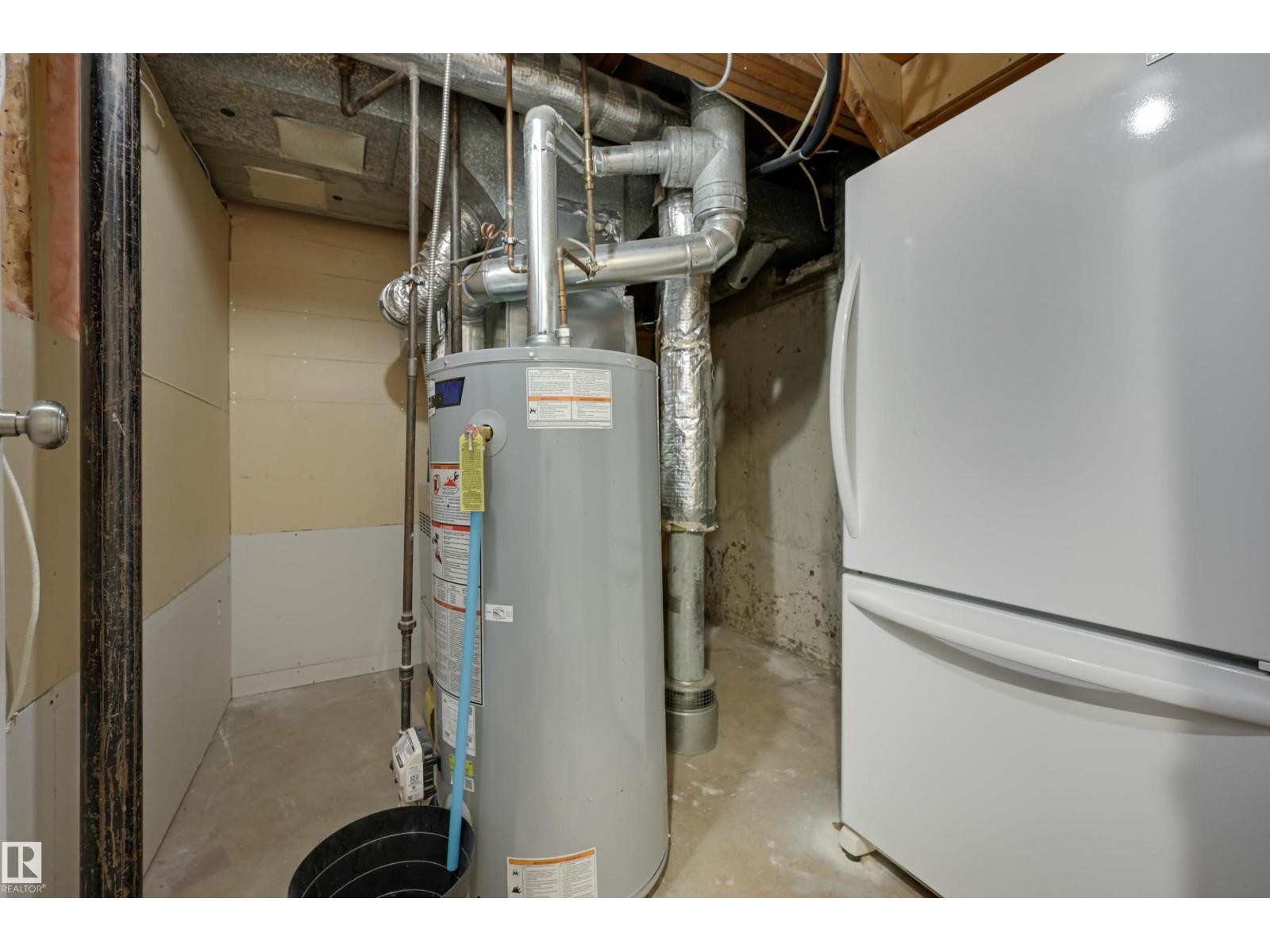 15914 92A AV NW, Edmonton